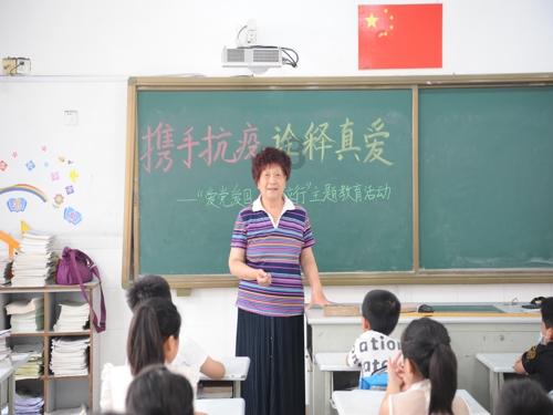 四川老农挖到一枚“金虎”，卖给文物贩子赚770万，3年后惩罚来了