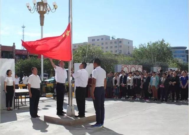 “张嘎”装成渔民，用毒鲫鱼骗过伪军，一枪不发端掉岗楼