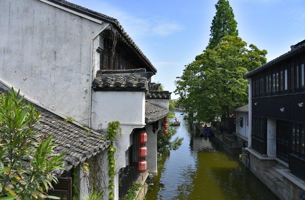 修文县龙场街道关工委走访辖区未成年人