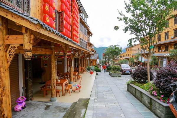 免签“朋友圈”扩容,展现中国的自信与开放(和音)