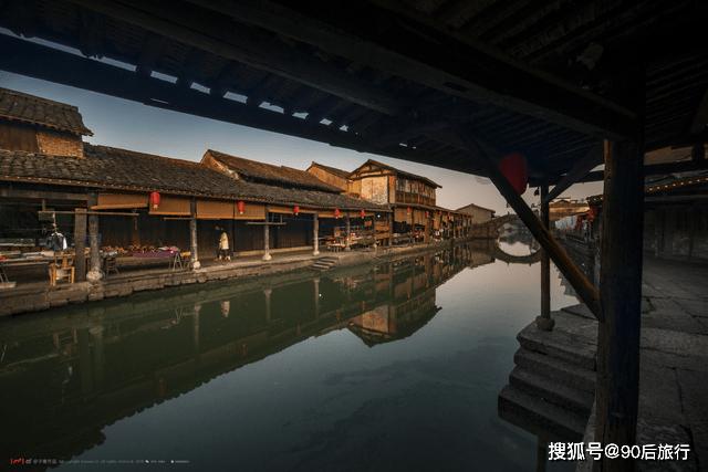 个子矮、身材微胖的女生应该如何进行穿搭呢？一定要注意哪些细节？游戏画面